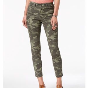 Curvy-Fit Skinny Printed Jeans.